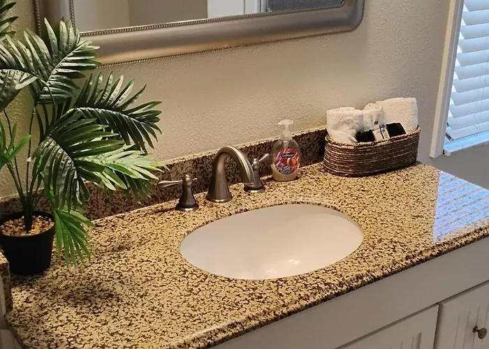 Sun Harbor-4 Min Walk To The Beach, Dog Friendly Boat Dock, Free Parking *